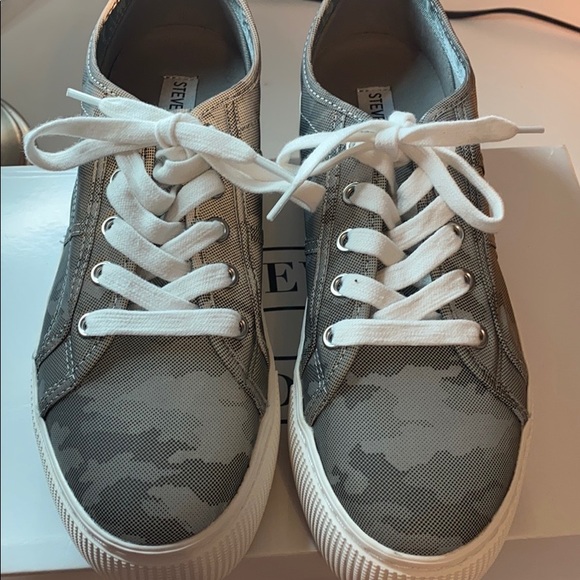 steve madden gills metallic camo